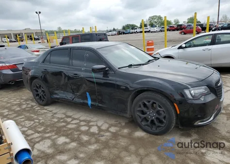 2019 Chrysler 300 S z USA, uszkodzony, nr VIN 2C3CCAGG9KH649005